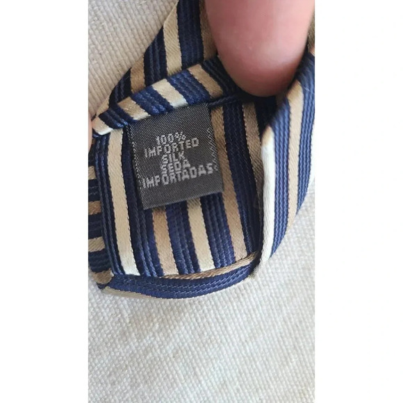 2/30$ Vintage  Saks Fifth Avenue Silk Tie - Picture 3 of 4